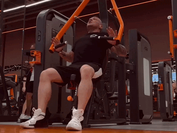 Жим гантелей лежа на наклонной скамье. Техника, ошибки и противопоказания &ndash; 6